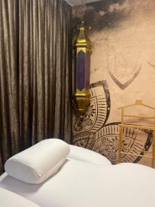 Posteľ alebo postele v izbe v ubytovaní Hotel Peklo pro rodiny s dětmi