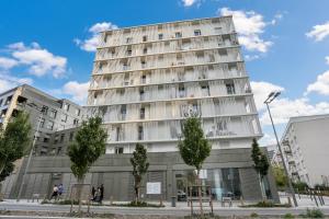 Το κτήριο όπου στεγάζεται  το διαμέρισμα