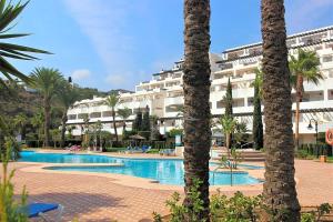 ein Resort mit Swimmingpool und Palmen in der Unterkunft Mediterranean Sweet Home Mojacar in Mojácar + 89 Fotos