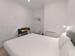 Postel nebo postele na pokoji v ubytování Apartamentos La Brava by gaiarooms