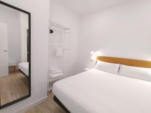 Postel nebo postele na pokoji v ubytování Apartamentos La Brava by gaiarooms