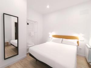 Postel nebo postele na pokoji v ubytování Apartamentos La Brava by gaiarooms