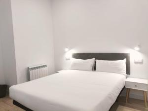 Postel nebo postele na pokoji v ubytování Apartamentos La Brava by gaiarooms