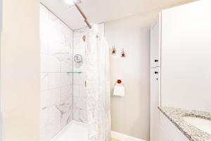 Phòng tắm tại Bridgton Kozy Kottage