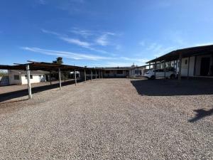 an empty parking lot in front of a building at Residence Hotel Ltda in Paiçandu