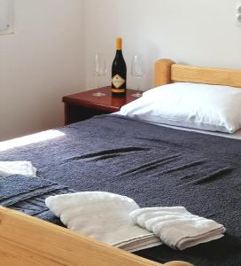 a bedroom with a bed with two glasses of wine at Vaš Kutak - Sobe Lux za izdavanje in Obrenovac