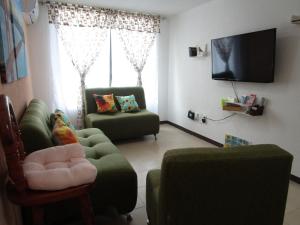 אזור ישיבה ב-Preciosa Casa Palmera en Cuernavaca con Alberca, Wifi, TV y Cocina Para fin de semana, descanso, vacaciones o Home office