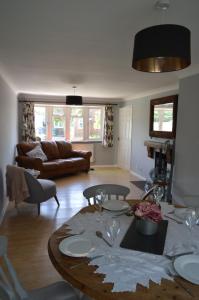 a living room with a table with wine glasses on it at Cheerful 3 bedroom property set in the countryside in Westcott