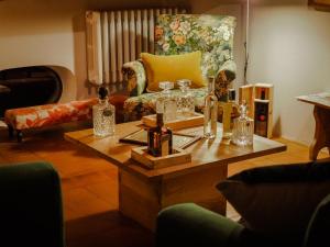 a living room with a couch and a coffee table at Locanda del Daino in Lemmi