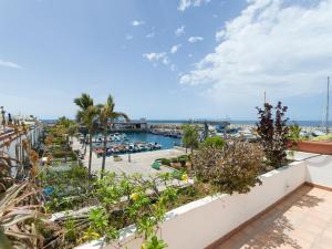 desde el balcón de un apartamento en condominio con vistas al puerto deportivo en Marina nº 33, en Puerto de Mogán