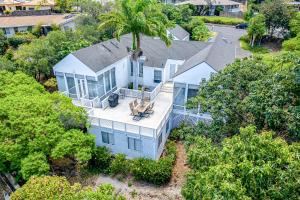 an overhead view of a house with a palm tree at The H-House in Waikoloa