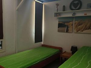 Posteľ alebo postele v izbe v ubytovaní Appartement T3 avec balcon et parking, accès piscine, espaces sportifs - FR-1-195-96 + 9 fotografií