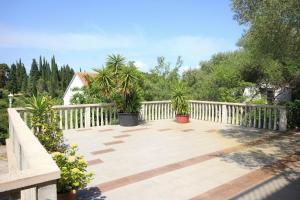 Vonkajšia záhrada v ubytovaní Apartments with parking spaces Trpanj, Peljesac - 10083