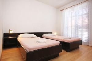 Posteľ alebo postele v izbe v ubytovaní Apartments with parking spaces Trpanj, Peljesac - 10083