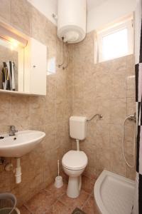 Kúpeľňa v ubytovaní Apartments with parking spaces Trpanj, Peljesac - 10083