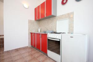 Kuchyňa alebo kuchynka v ubytovaní Apartments with parking spaces Trpanj, Peljesac - 10083