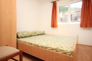 Posteľ alebo postele v izbe v ubytovaní Apartments with parking spaces Trpanj, Peljesac - 10083