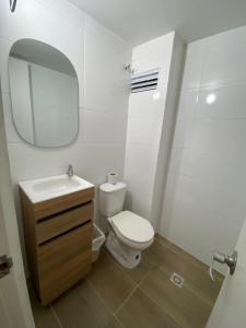 Koupelna v ubytování ApartaHotel Los Naranjos