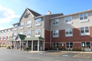 - une séance à l'avant de l'hôtel dans l'établissement Country Inn & Suites by Radisson, Crystal Lake, IL, à Crystal Lake