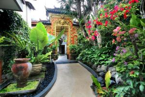 a garden with a bunch of plants and flowers at Rama Garden Hotel Bali in Legian