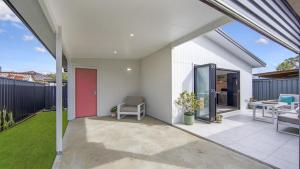 Summer Vibes Cabin Wifi的庭院或其他户外区域