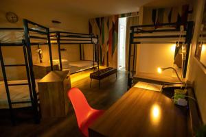 a room with two bunk beds and a table and a chair at Bposhtels Anaheim in Anaheim
