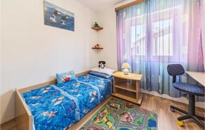 Posteľ alebo postele v izbe v ubytovaní 2 Bedroom Lovely Apartment In Labin