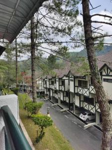 a row of houses with a car parked in a parking lot at Copthorn Homestay in Brinchang +25 photos
