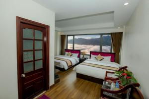 Postel nebo postele na pokoji v ubytování SAPA KING HOTEL HUNG VUONG HOTEl