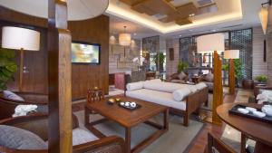 a living room with a couch and a table at SSAW Boutique Hotel Delan Mogan Mountain in Deqing
