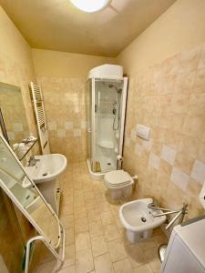 a bathroom with two sinks and a shower and a toilet at STOP&GO STATION BOLOGNA HOUSE Self Check-In 24-24 Central City-Fiera in Bologna +103 photos