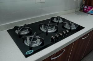 Dapur atau dapur kecil di Captivating 1-Bed Studio in Sapele