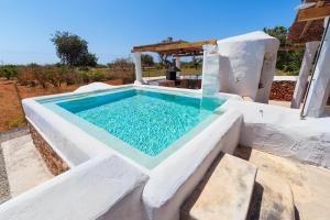 The swimming pool at or close to Cas Catalá Sant Jordi
