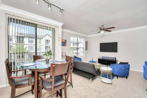 TV a/nebo společenská místnost v ubytování The Royal Suite