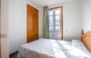 A bed or beds in a room at Beautiful Home In Abades With Wifi Még 5 kép