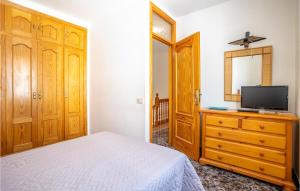A bed or beds in a room at Beautiful Home In Abades With Wifi