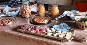 Jedlo v ubytovaní bed & breakfast alebo blízkom okolí