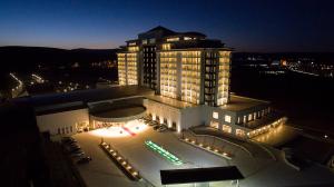 Nespecifikovaný výhled na hory nebo výhled na hory při pohledu z hotelu