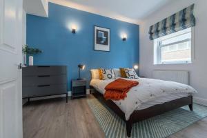Una cama o camas en una habitación de One Bedroom - Tower Bridge - London City by Prime London Stays M-10