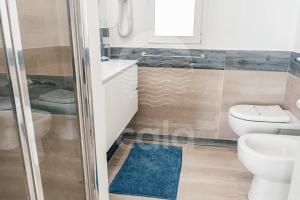 A bathroom at Villa Sabbia Bianca By Cala Salento
