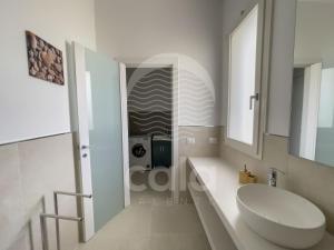 A bathroom at Villa Sabbia Bianca By Cala Salento