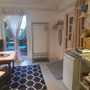 Kuchyň nebo kuchyňský kout v ubytování Fassbinder Klause mit Mini-Terrasse