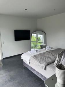 a white bedroom with a large bed and a window at Luxus Villa Hannover Messe in Hannover