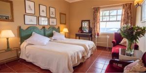 A bed or beds in a room at Malpais Trece