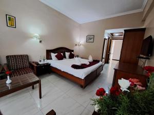 Hotel Preethi Classic Towers客房内的一张或多张床位