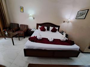 Hotel Preethi Classic Towers客房内的一张或多张床位