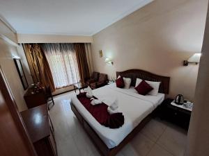 Hotel Preethi Classic Towers客房内的一张或多张床位