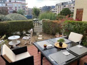 Vonkajšia záhrada v ubytovaní Studio Cabourg - Résidence Prince Albert