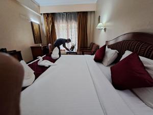 Hotel Preethi Classic Towers客房内的一张或多张床位