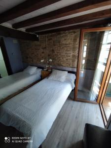 A bed or beds in a room at Casa Apilladeira